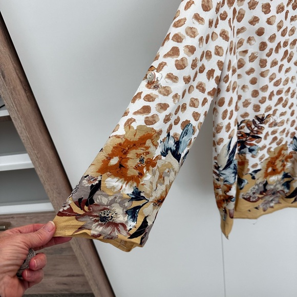 Ladies Tribal  blouse - Picture 3 of 4